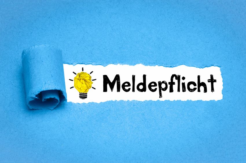 Foto: Glühbirne mit dem Text Meldepflicht